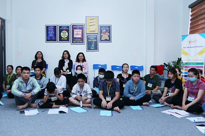Tiến sĩ Tông Thị Minh phổ biến pháp luật lao động năm 2019 tại Hưng Yên